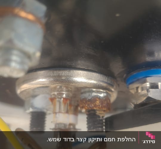 חיבורים חשמליים ותשתית דוד שמש